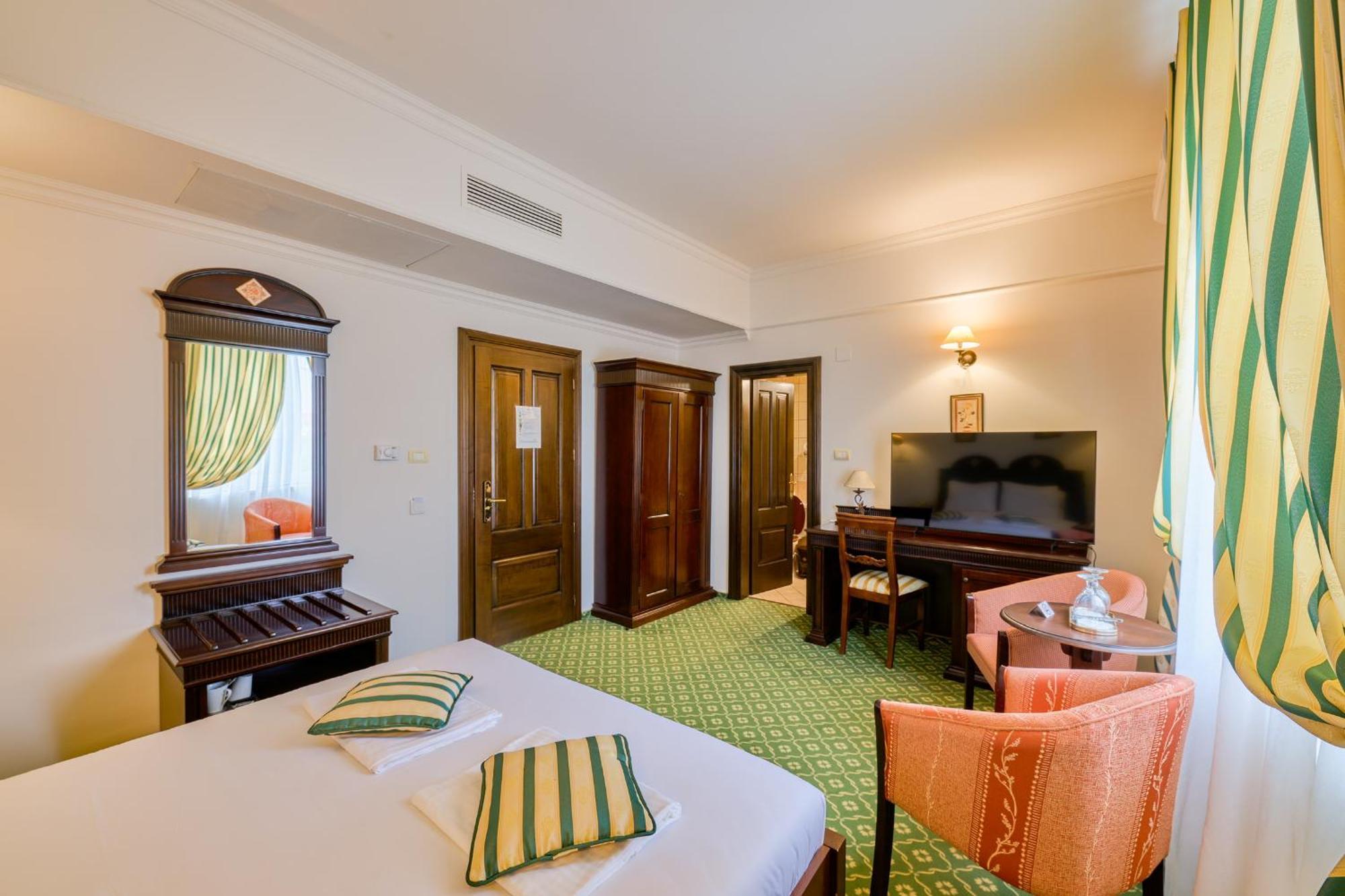 Hotel Classico Timisoara Bagian luar foto